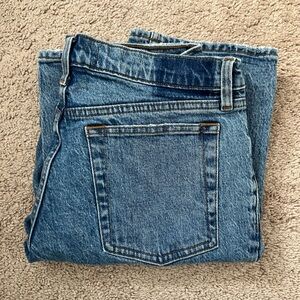 Abercrombie & Fitch • The Straight, Mid Rise, Short